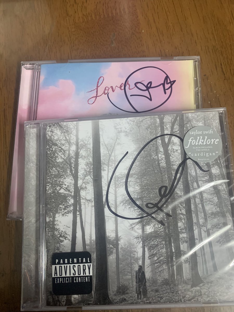 lovenlight1989's tweet photo. (1) 7 days before Christmas and my prize from the giveaway of @IHeartTSDotCom has finally arrived! I am so grateful because these gifts are very overwhelming and it arrived before my exam tomorrow! I feel so loved and thankful because you have chosen me as one of your winners. https://t.co/WINWMzPLxc