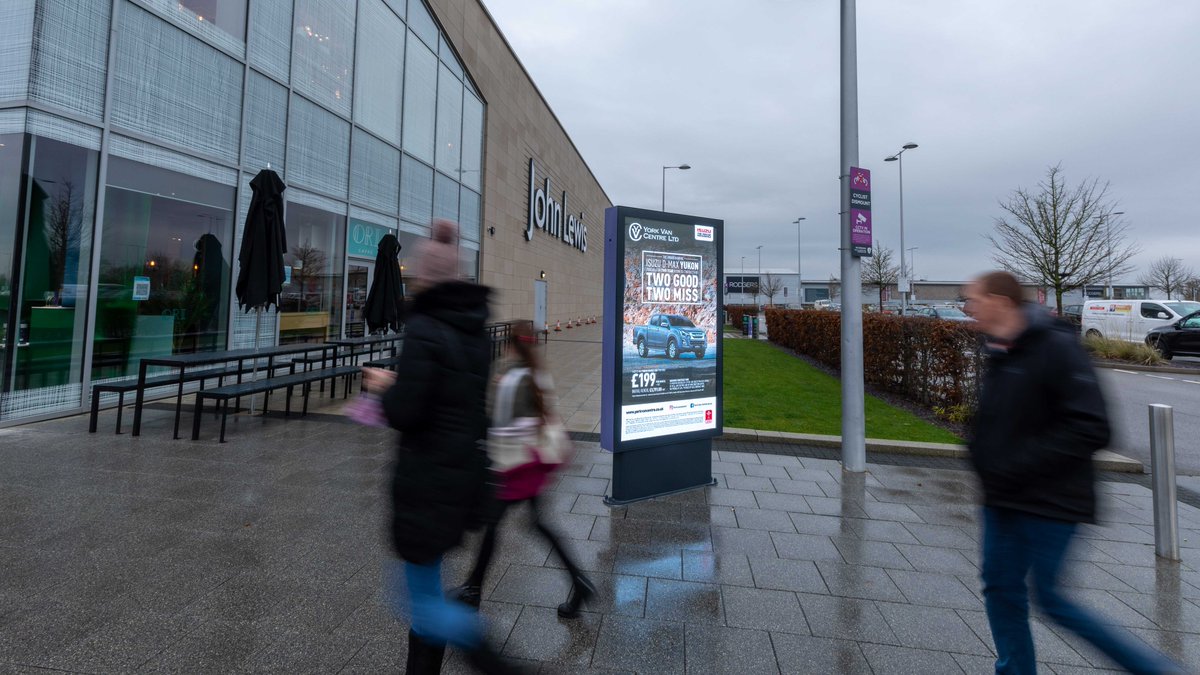 MarkSmartDooh's tweet image. The York designer outlet centre and York Vanguard Centre are just of couple of retail &amp;amp; leisure destinations that are attracting the last minute Christmas shoppers. @outdoor_smart