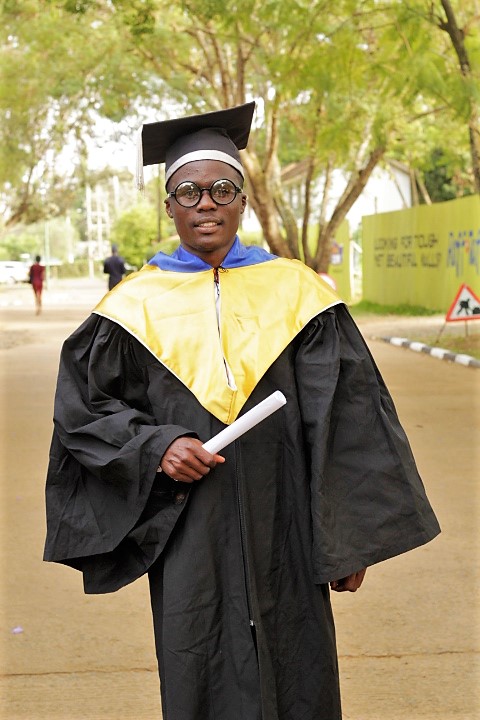 the_tinget's tweet photo. FRIDAY, 18TH DECEMBER 2020 ⌚
MY GRADUATION DAY 🎓
Whatever God has started in your life, He is faithful to finish it. Today, I graduate with a Bachelor's Degree in Accounting with IT (2nd class Honours~Upper Division) from JOOUST

 #WorldReadyKE #Graduation2020 #graduation https://t.co/YCMrgeezM4