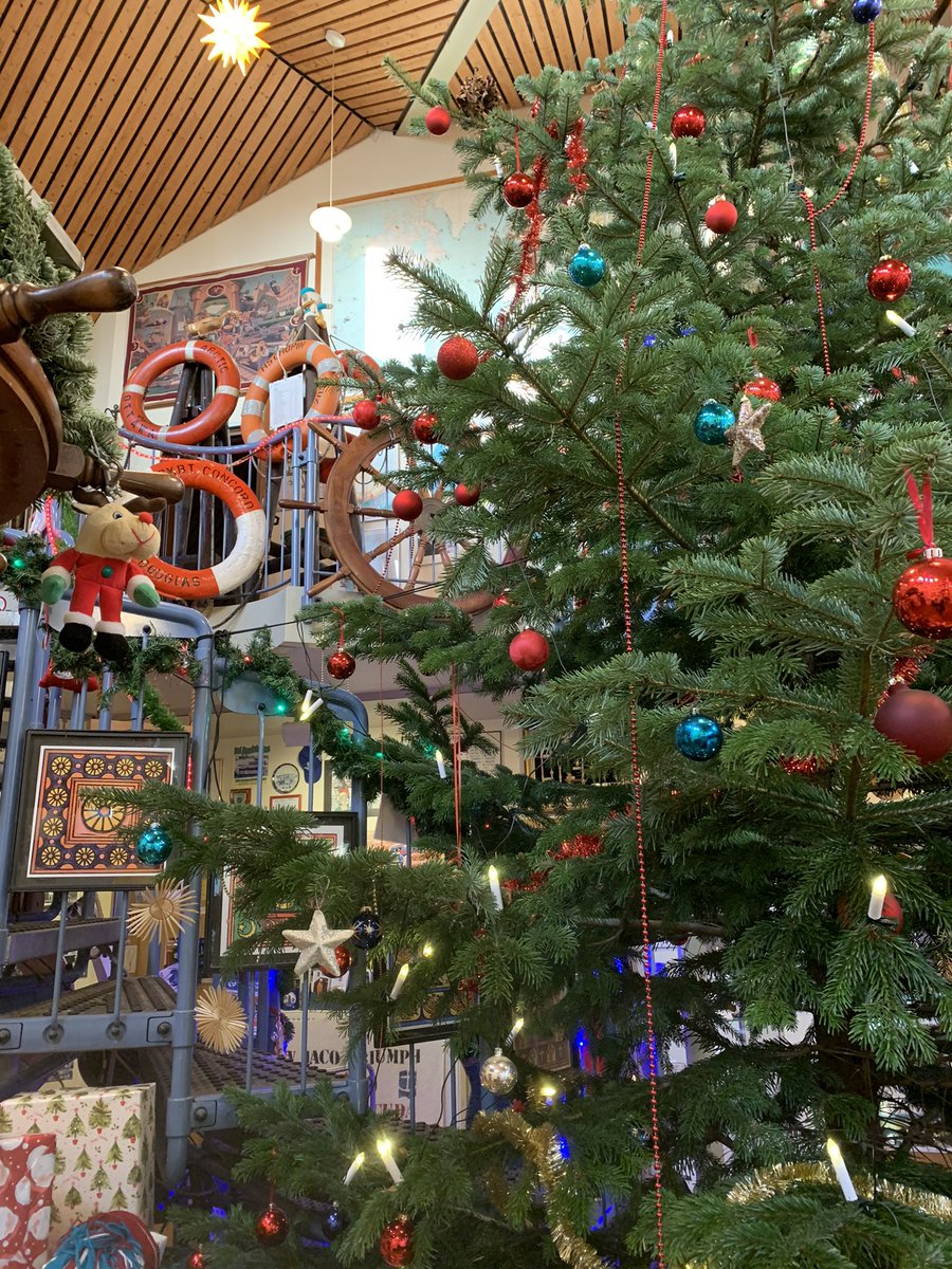 ZDFhamburg's tweet photo. Weihnachtspäckchen für Seeleute.Die Hamburger Seemannsmission @DSM_Nordkirche #Duckdalben sammelt Geschenke, die sie Weihnachten an die Seeleute verteilt. @zdf #drehscheibe #sonntags https://t.co/10mWWTFpAN