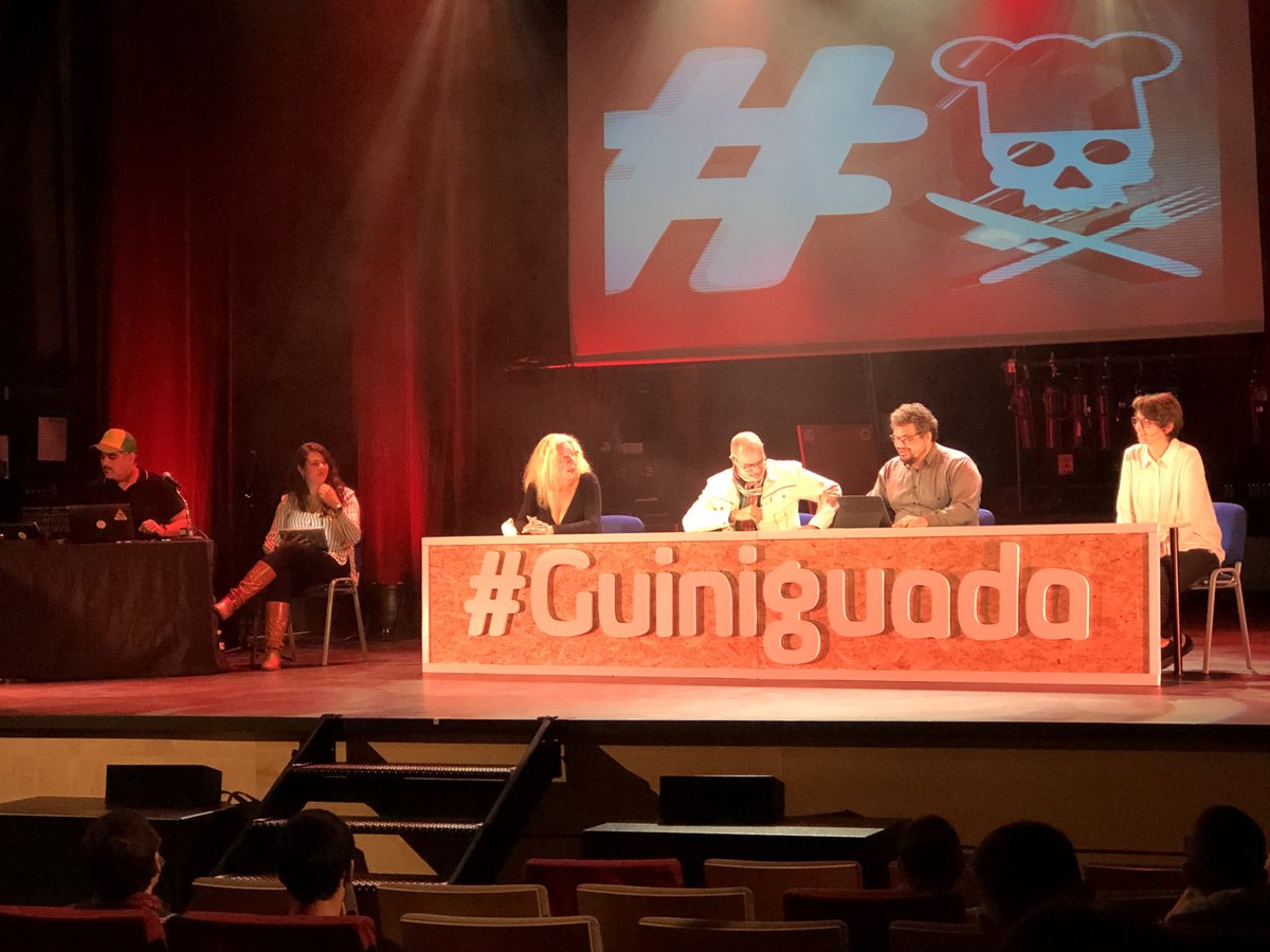 GamaLgtb's tweet photo. Montse, Jenni y Kiko participaron ayer en el último coloquio #Guiniguada @CadaverRico Orgullo y Prejuicio✊🏳️‍🌈 dedicado a la historia #LGTB 

Súper felices del llenazo en el teatro🥰

Muchísimas gracias a todas las personas que nos acompañaron y aplaudieron

#FelizViernes https://t.co/FDGdejSmFE