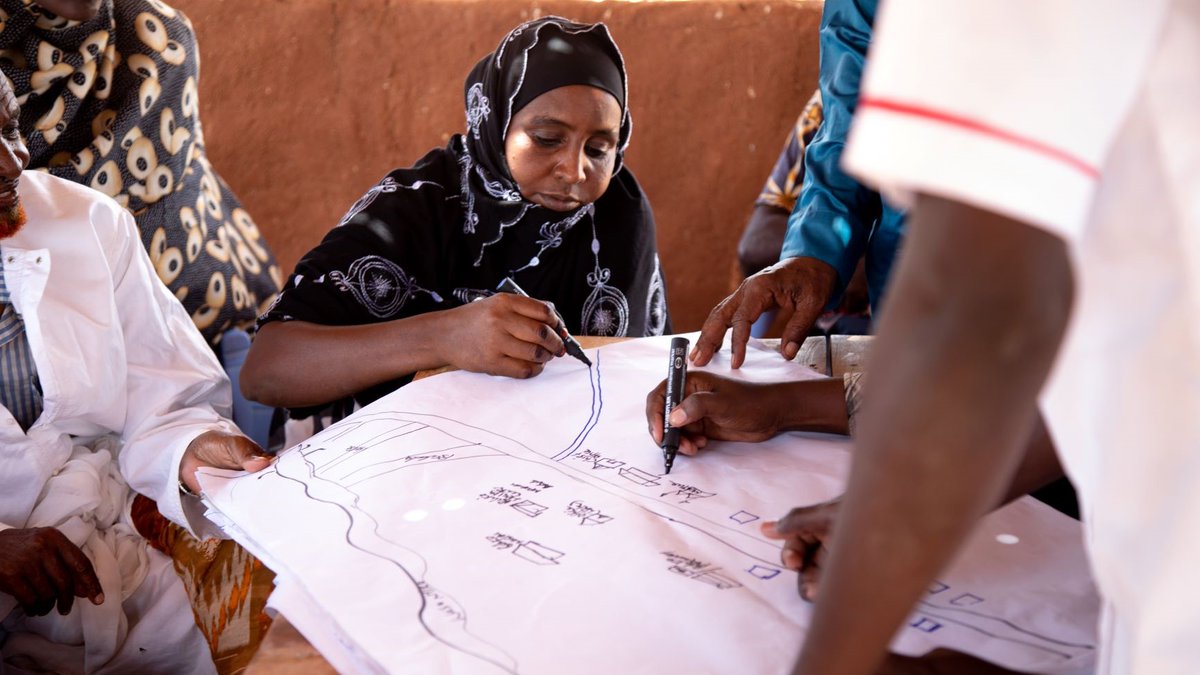 PfRglobal's tweet photo. In this new publication "local action, global ambition" you will find a great overview of #10yearsofPfR, working together on strengthening community resilience & fighting the growing threat of #disasterrisk #climatechange & #ecosystem degradation: https://t.co/Shm6jK4kQt https://t.co/02Vz7BtZwr