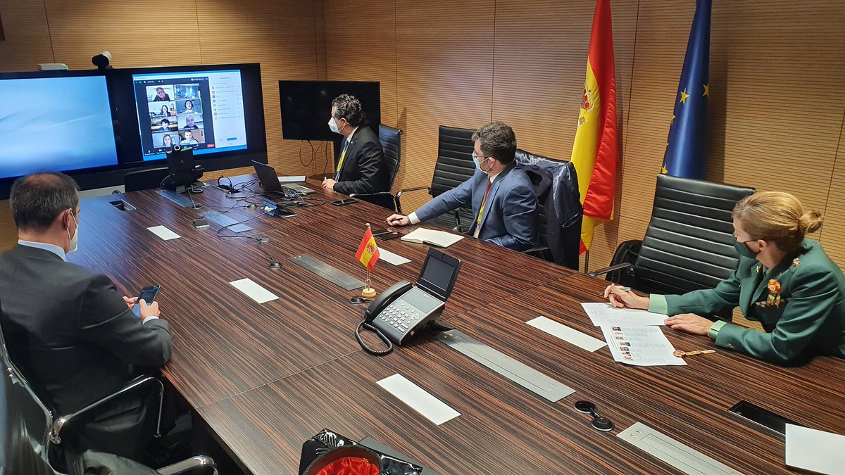 es_ncl's tweet photo. El equipo CODESURGEONS está realizando la defensa de la resolución de los retos de la final ante el tribunal de la competición.

#IINationalCyberLeagueGC https://t.co/LOY94o0zu7