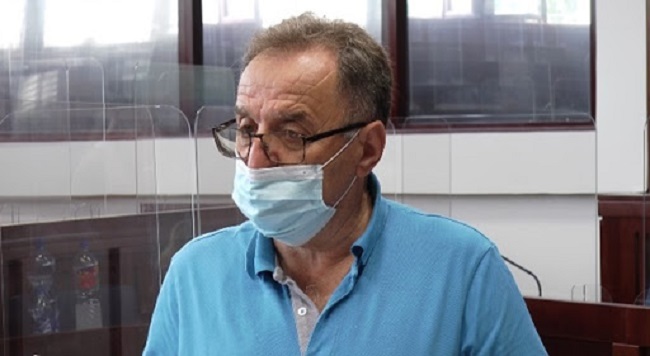 Помагао Чачанима, угрозио себе: Др Луковић заражен вирусом, срамни напади на лекара од локалног таблоида
glaszapadnesrbije.rs/268821/pomagao…