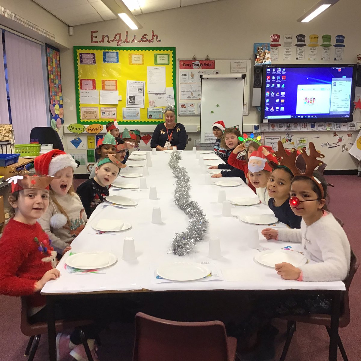 class_1p's tweet photo. Fabulous Xmas breakfast 2I and you all look great in your jumpers. Happy Christmas everyone, enjoy the holidays. @JCole5W @FibParkAcademy https://t.co/lwA0YXbGR1