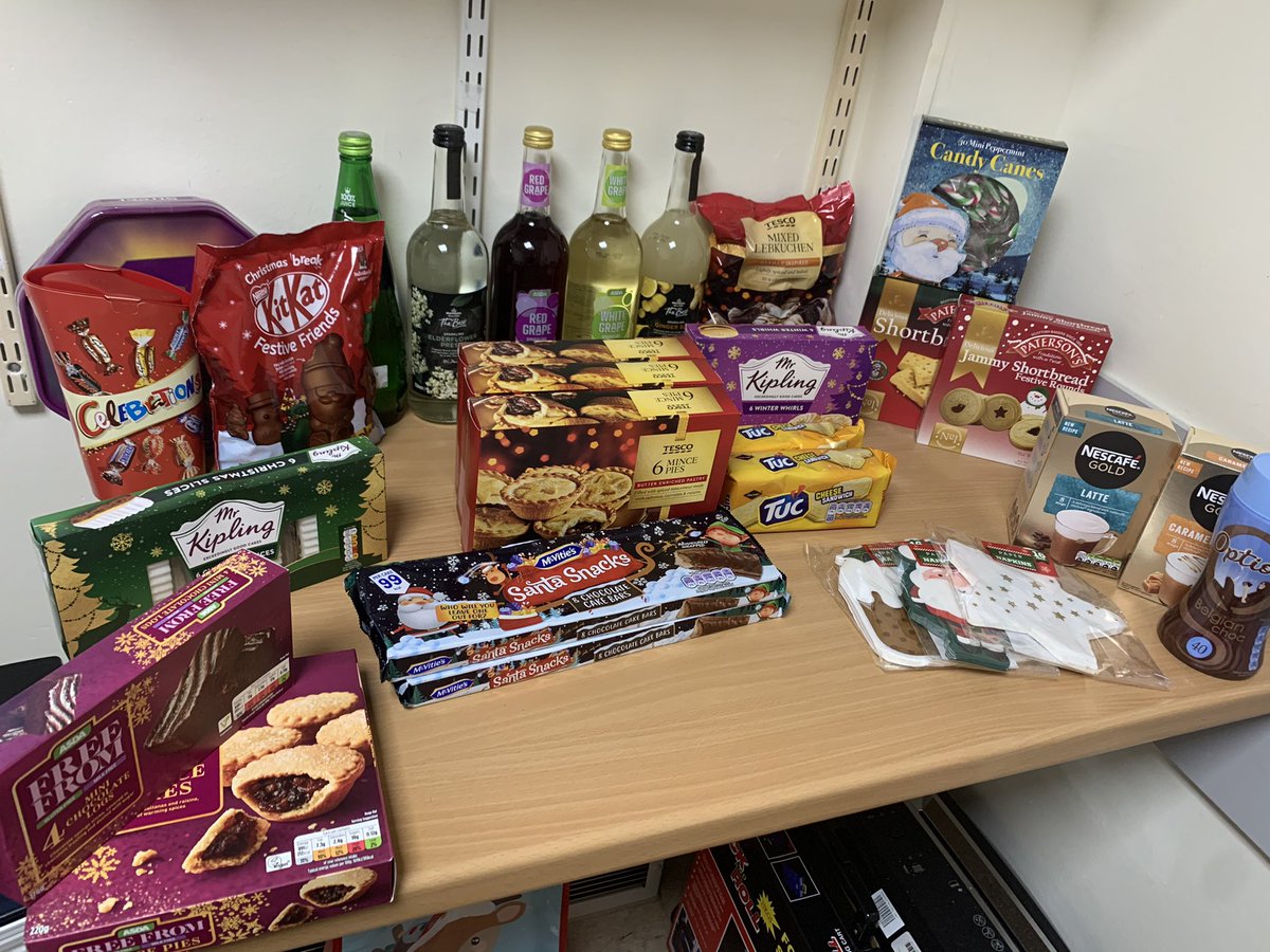 What an absolutely amazing act of kindness! This huge amount of goodies were handed in to each ward. I am sure the patients will all enjoy during the festive period. <a href="/susancotton18/">Susan Cotton</a> @KimMacpherson <a href="/fionareid80/">Fiona1980</a> <a href="/Rickard71387222/">RitchieWatters</a> <a href="/michelleWil67/">michelle williamson</a> <a href="/Livvylives72/">OliviaRobertson</a> <a href="/lynniemc71/">Lynn Barker</a> 🎄