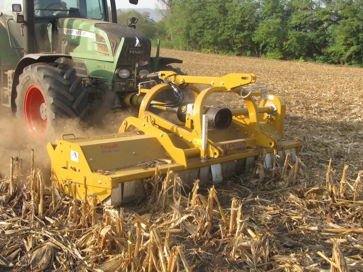 FarmstoreFeed's tweet photo. ALPEGO – Trilat en TrisaR klepelmaaiers.
• Mulch kamer voor het verkleinen van gras en hout
• Dubbel metalen binnenkant 
• Frame van SSAB staal

Alpego Trilat voor het maaien naast de trekker en het maaien van slootkant. De TrisaR is vast en met side shift verkrijgbaar. https://t.co/9EhA0nqoXT