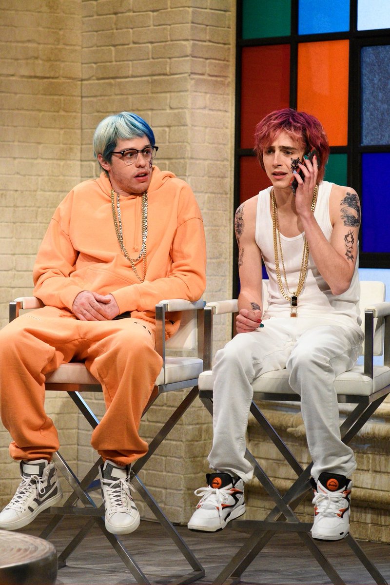 ภาพชัด ทิโมธี ชาลาเมต์ ขณะรับบทเป็นแรปเปอร์ใน 'Rap Roundtable' ในรายการ Saturday Night Live เทปวันที่ 12 ธันวาคม 2020

ชอบไหม หนุ่มผมชมพู 😂

dailymotion.com/video/x7y1shq