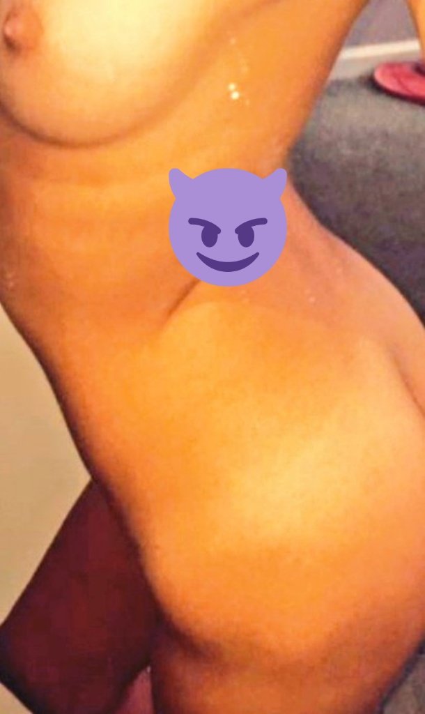 slutty_allison's tweet photo. Ando caliente quiero que alguien me observa con me esté destrozando mi culo y panocha mi hermano que rico https://t.co/2sgOF4Woc1