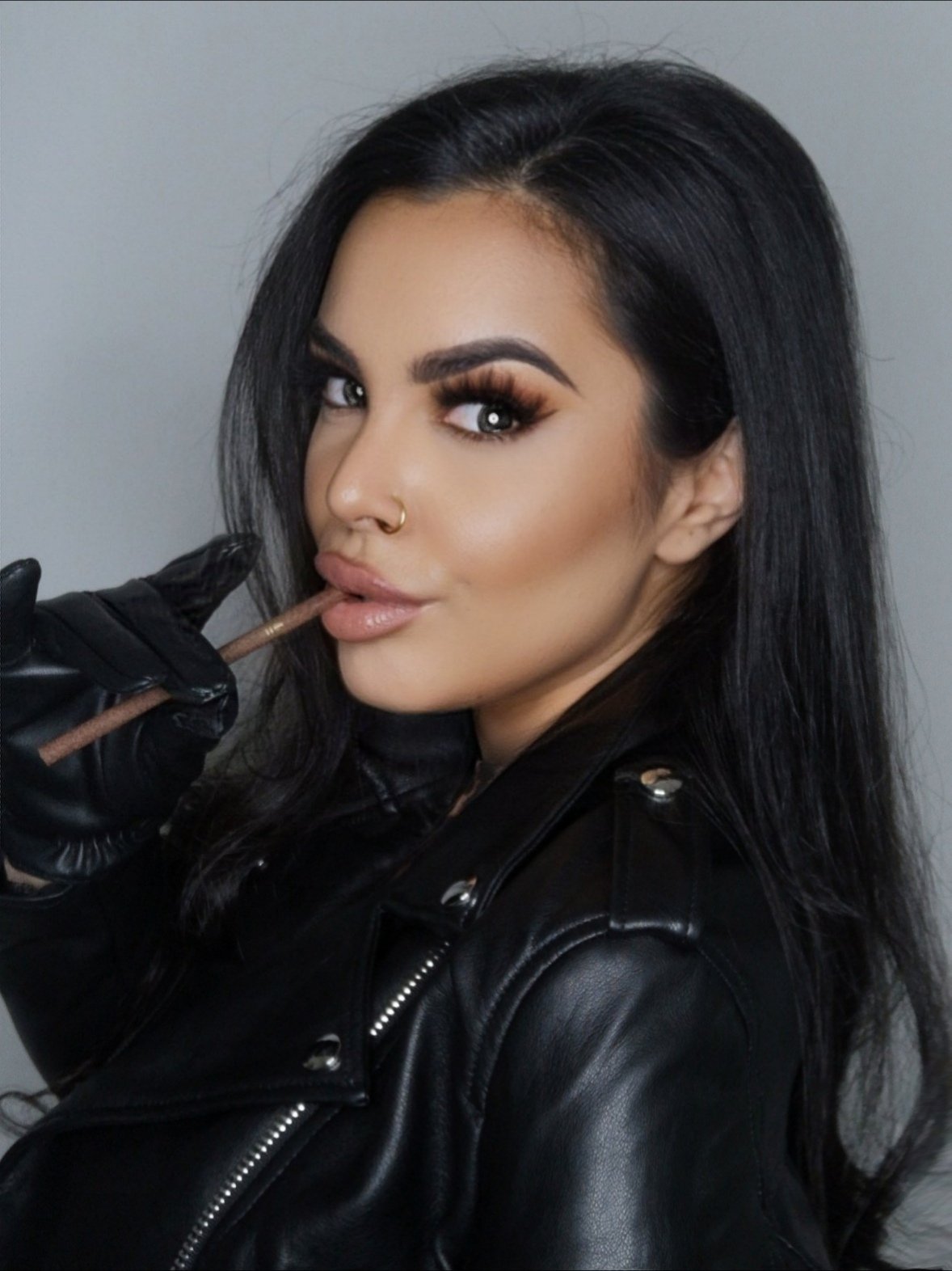 TW Pornstars - 1 pic. Sweet Maria. Twitter. Leather 🤤🤤. 10:19 AM - 18 Dec 2020