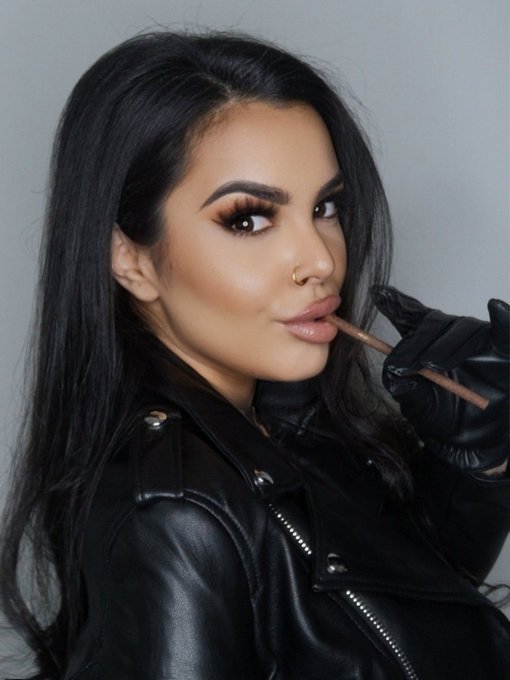 Leather 🤤🤤 https://t.co/7r6MmcfxhL