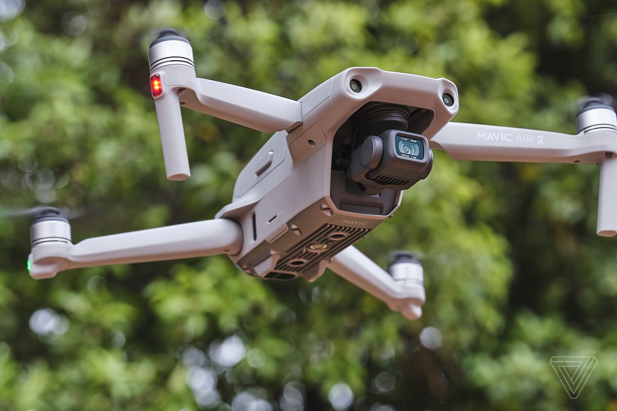 verge's tweet image. Breaking: US government bans DJI over ties to Chinese government theverge.com/2020/12/18/221…