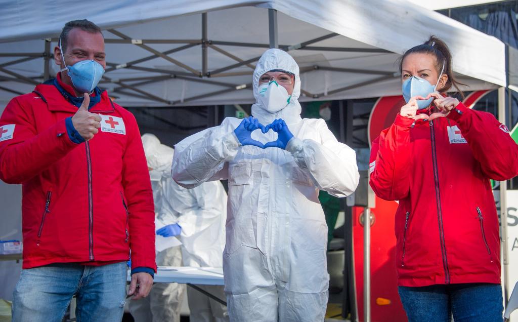 ProcterGamble's tweet photo. We’re committing to 2,021 #ActsOfGood by renewing our commitment to support @ifrc and #RedCross #RedCrescent Societies &amp; provide #COVID19 relief in Europe’s most vulnerable communities. Join us and #LeadWithLove https://t.co/hnlyvRlkZm https://t.co/UN7iLWHAUC