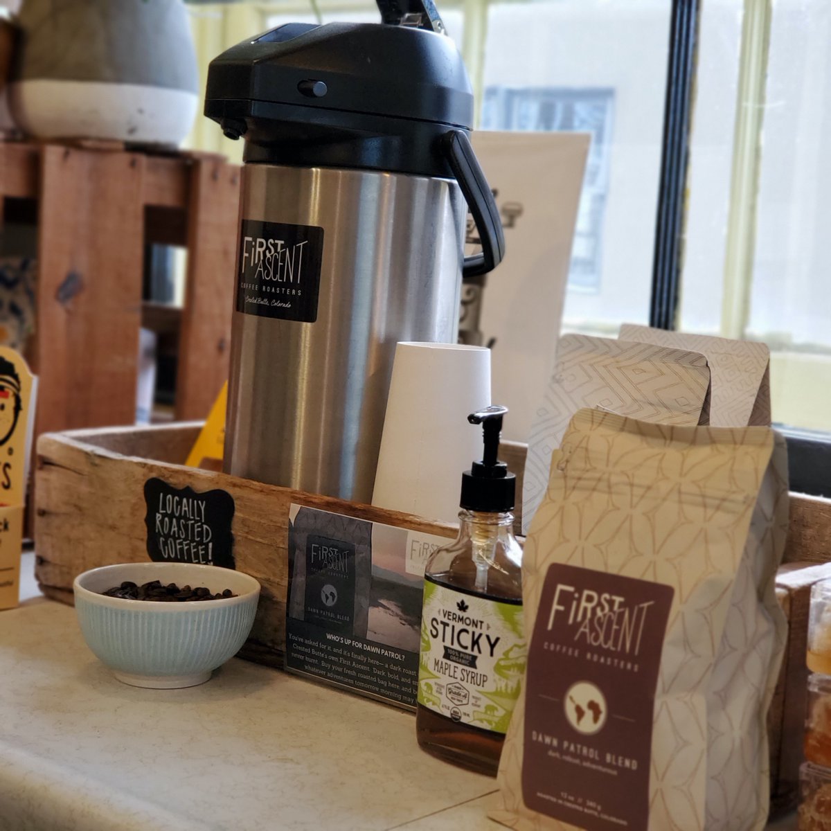 FirstAscentCB's tweet image. 📣 Tomorrow swing by Scout's General Store for $1 cups of Dawn Patrol and snag a bag or two of our whole bean coffee. Check the last of your shopping off the list, sit back with a delicious cup of Dawn Patrol and enjoy the holiday! 
#crestedbutte
#specialtycoffee
#shoplocal