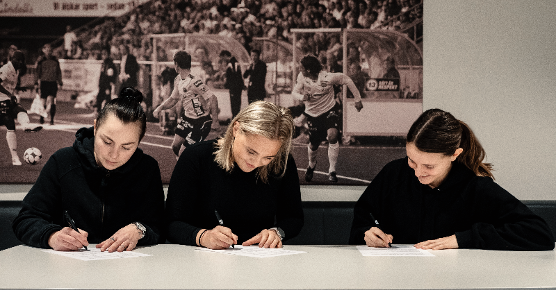 oskfotboll's tweet photo. ÖSK fortsätter sitt arbete med damsatsningen. Som en del ingår det att professionalisera verksamheten genom att skriva avtal med alla spelare. Under veckan har vi gjort klart med flera av de spelare som tillhörde laget under 2020.