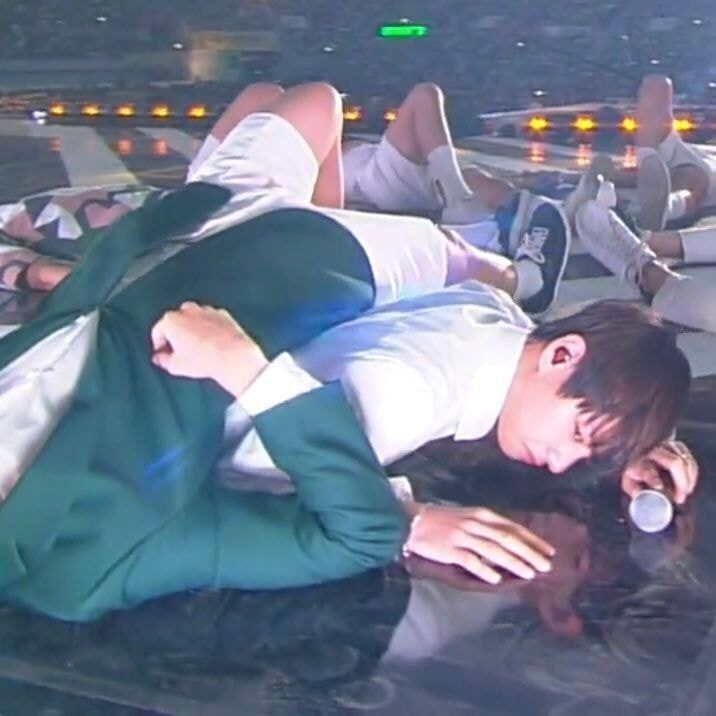 vTAETAE1995v's tweet photo. 지금의 아니쥬                              그때 그 아니쥬 https://t.co/fT0utz6FhW