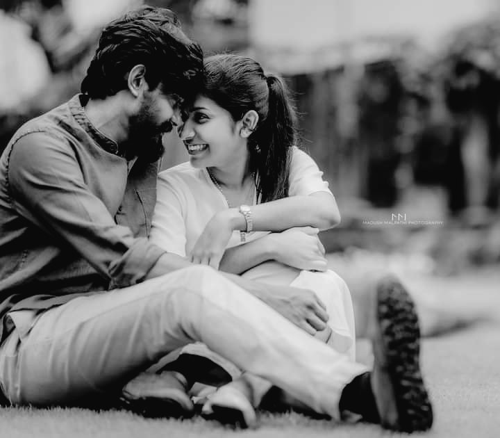 කේන්දරවලට වඩා විශ්වාස කරන්න ඕන හිත..
එහෙම බැදෙන හිත් සදාකාලිකවම රැදෙනවා....🖤