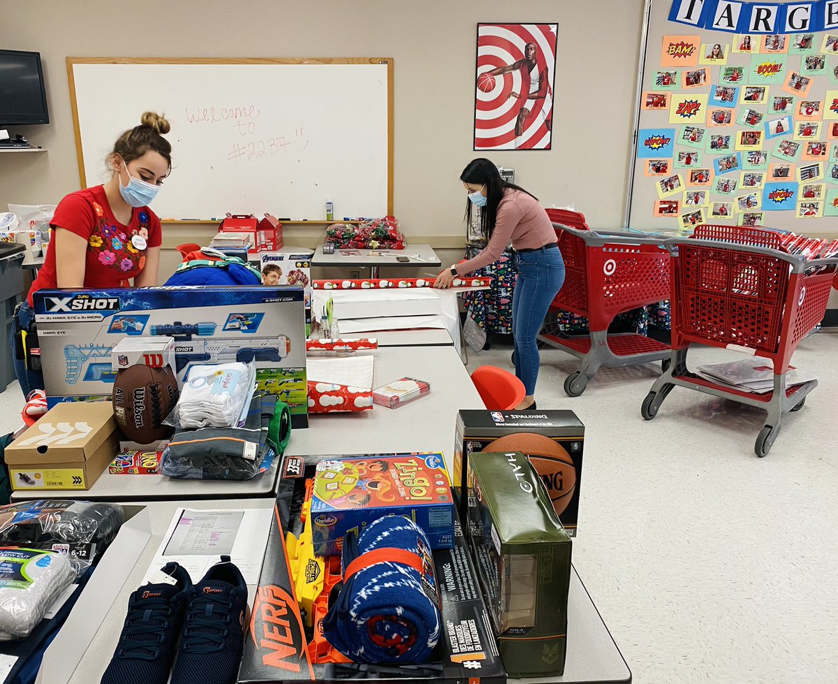 Giving back this holiday season! Target gives back ❤️ #targetadoptafamily #R300givesback #G392givesback