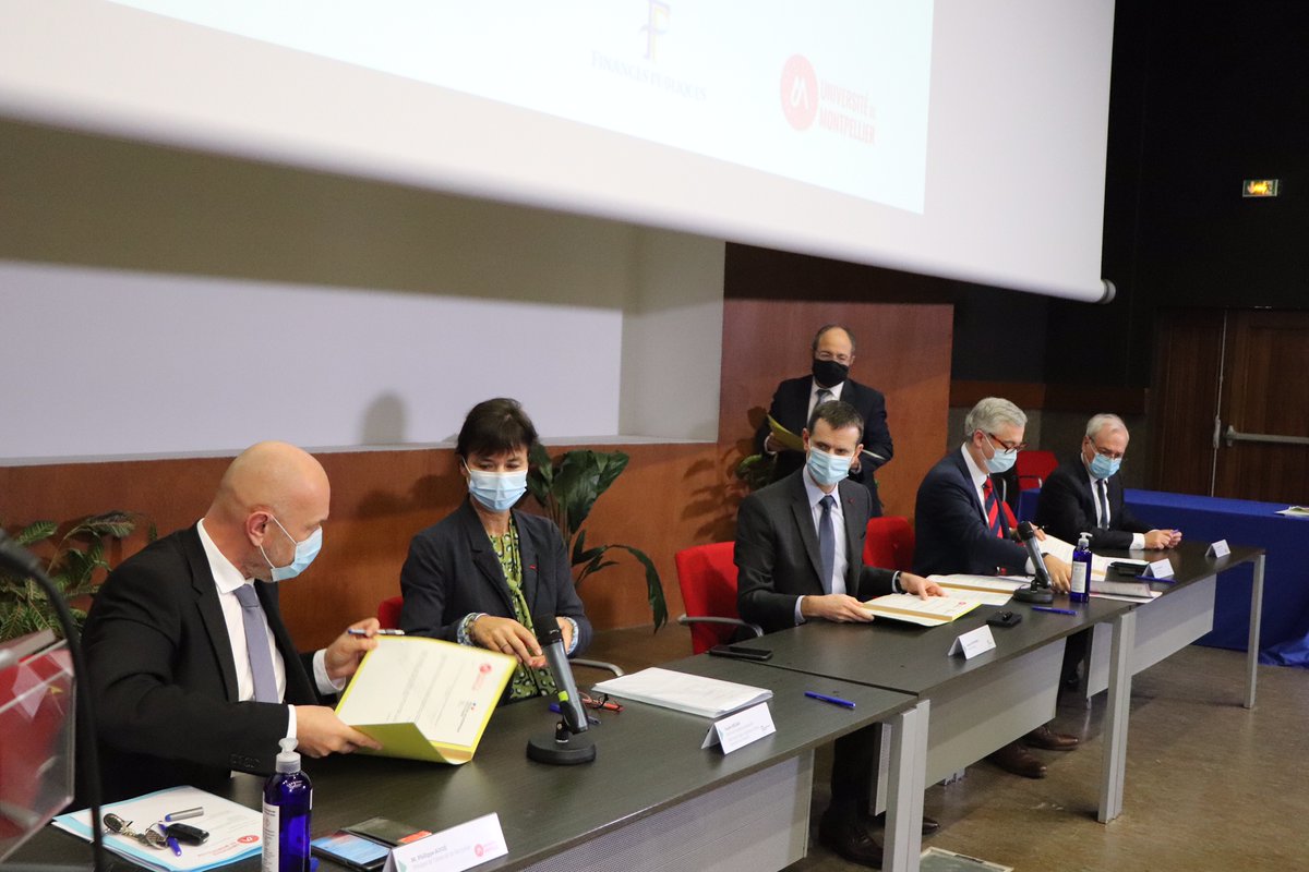 umontpellier's tweet photo. #JardindesPlantes🌿| @Prefet34 @RA_Occitanie @umontpellier et #DDFIP34 pour la signature de conventions qui permettront de réhabiliter le bâtiment de l’Intendance du Jardin des Plantes #Montpellier ➡
Réaffirmer sa vocation #pédagogique, #scientifique & #culturelle ouvert à tous https://t.co/3RIRj7BJK2