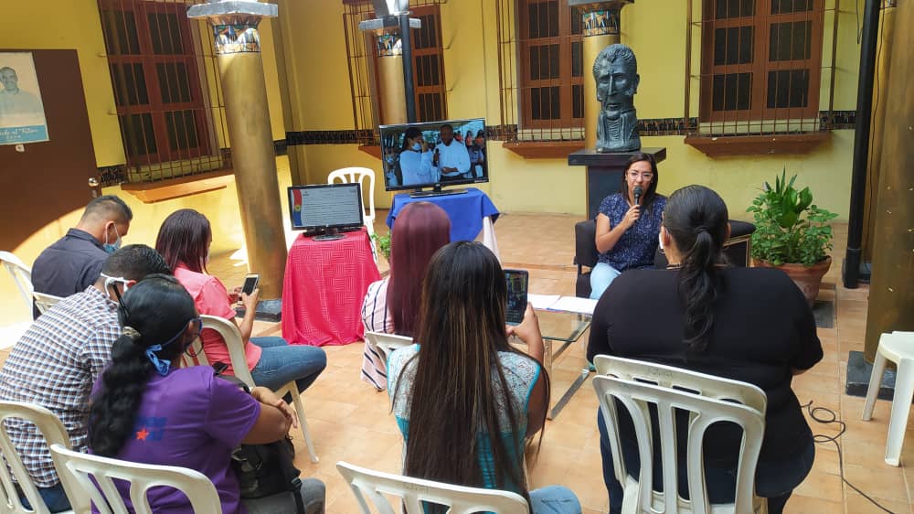 gabysimozapsuv's tweet photo. #18Dic| Ya inició mi programa 97 de Revolución y Futuro. Una edición especial en donde presentaré a mi pueblo el balance anual de mi gestión junto a mi equipo de gobierno. En vivo por @laperla965 y @zamoralibre
#ANEsPoderPopular https://t.co/iyh1vUa2AI