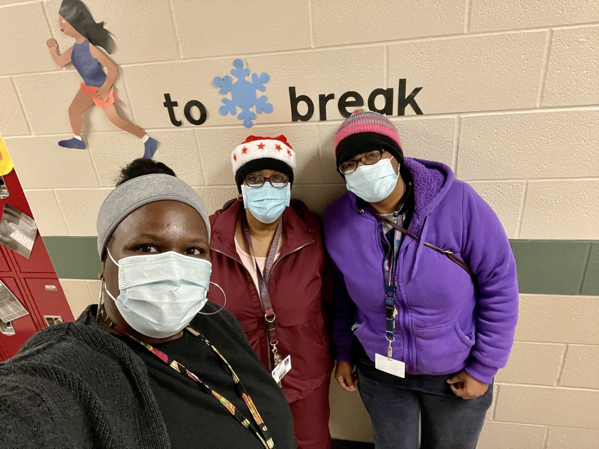 RedaCWilliams's tweet photo. Running to Christmas break @CryarCats #12ishdaysofChristmas https://t.co/RI7pSFiI5r