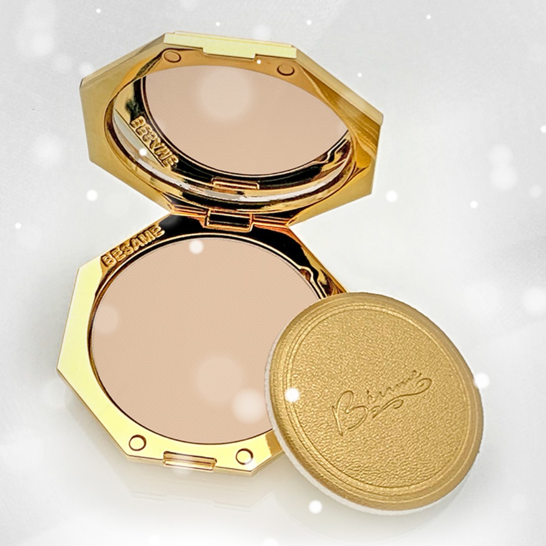 Let it Snow❄️ Let it Snow❄️ Let it Snow❄️

Snow Translucent Powder is now available as a refill for our Signature Compact.

#translucentpowder #lowwastemakeup #refillablemakeup #refillablecosmetics #goldplatedcompact
