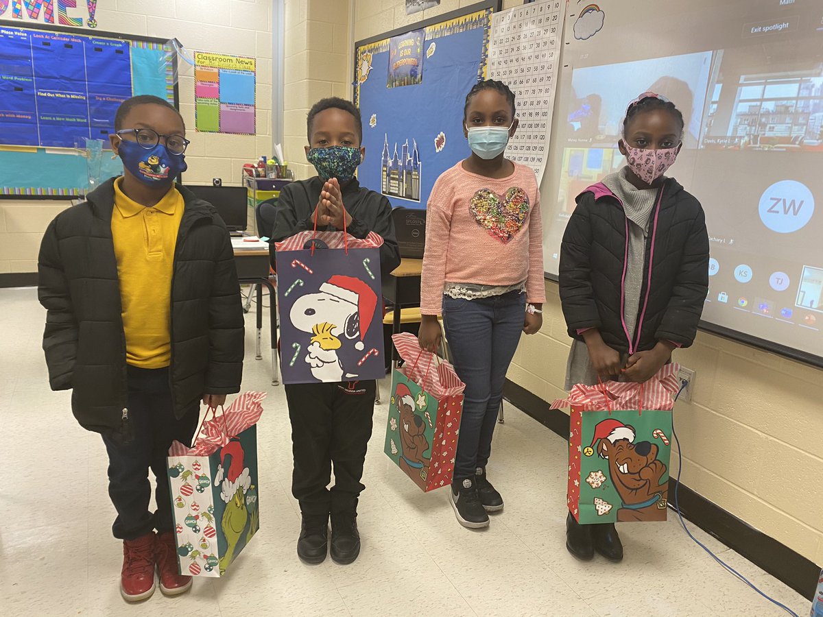 AriatheTeacher's tweet photo. Our second graders back at it with SCANA holiday gifts this time they got things like head phones , Walmart gift cards, LOL surprises , etc. @scanaenergy https://t.co/WK5SkONTja