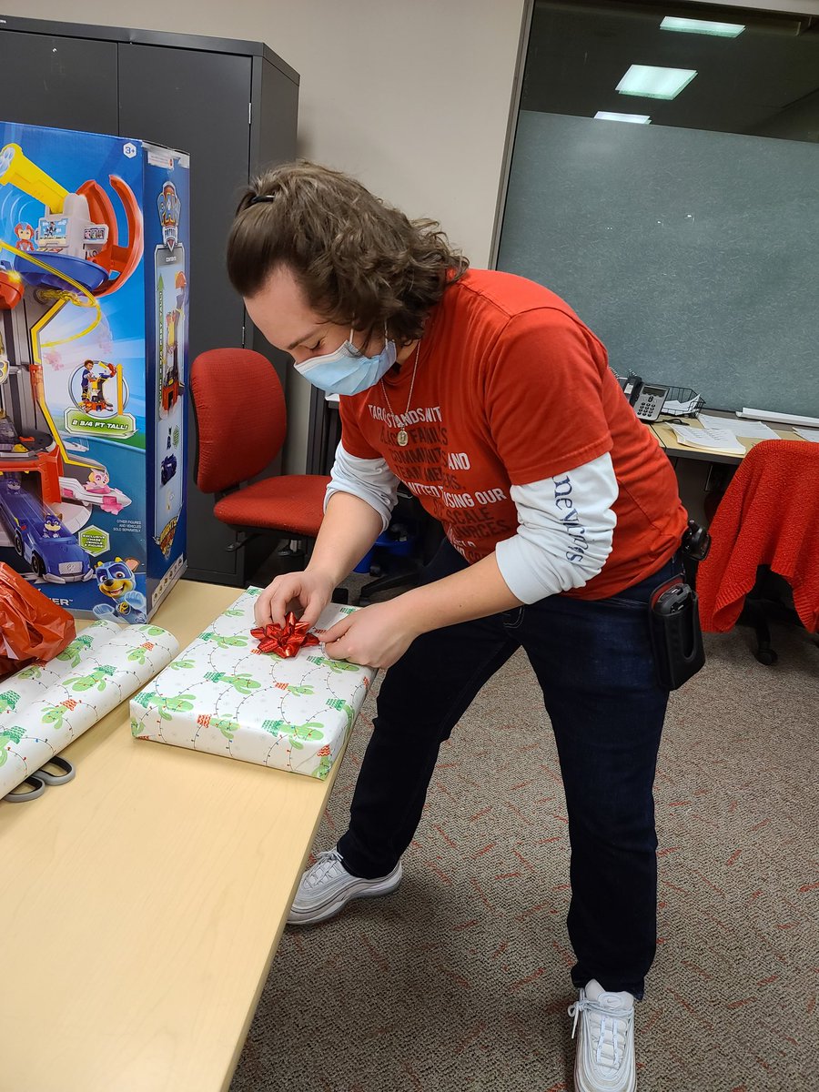 TargetEast's tweet photo. Step 3: wrap gifts #D370beach #targetadoptafamily #R300givesback https://t.co/8WUbyp9S5b