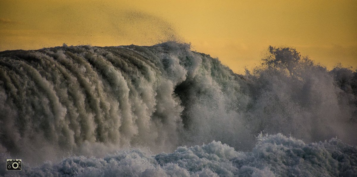 pink_hound's tweet photo. Raw power #mosselbay https://t.co/WhZs6RU7vM https://t.co/ns9ppmXju5