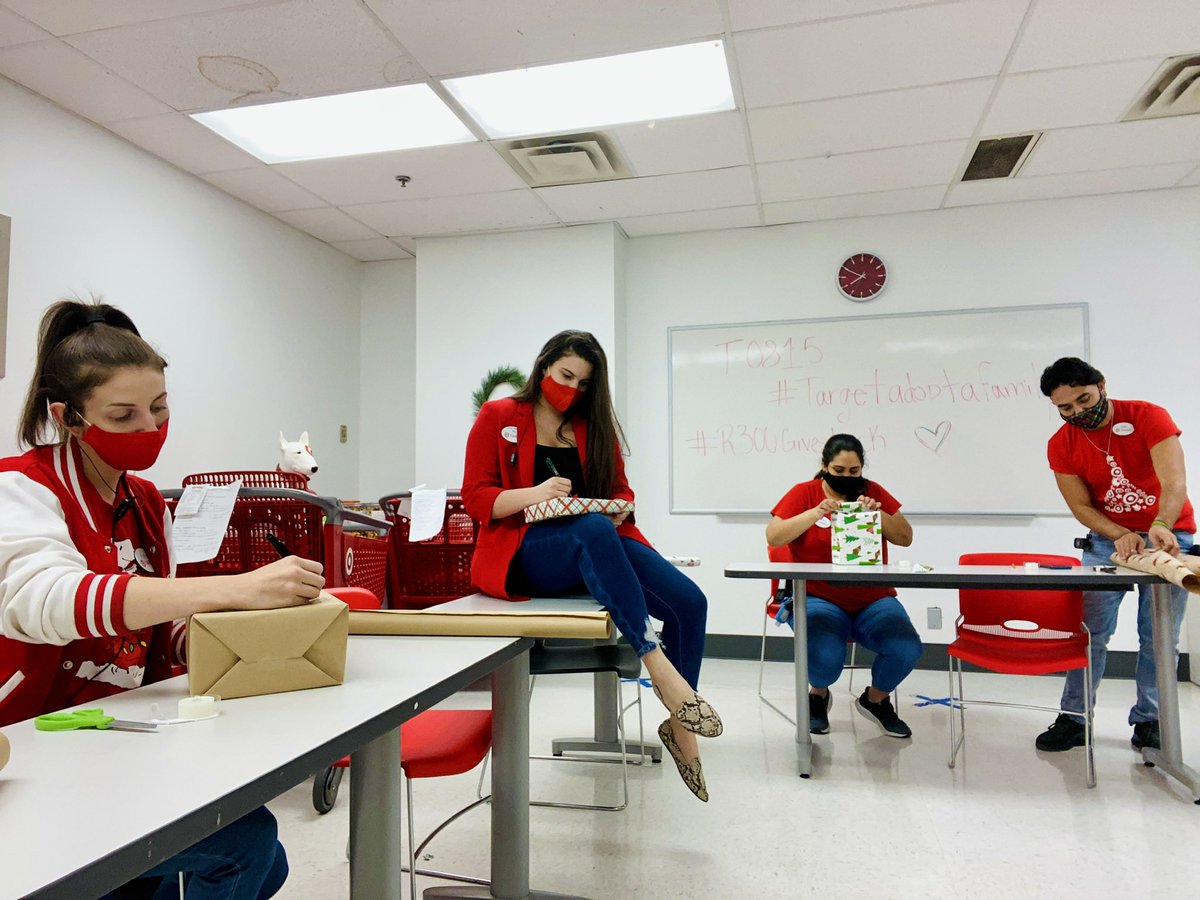 RufromTarget's tweet image. We ❤️ giving back to our communities and partnering with our local Boys and Girls Club to help all families discover the joy of everyday life! @marlatpenn @SamsterLinder13 @guest_kristen @aldenkooken @ETL_Gabe 

#Targetadoptafamily #R300givesback