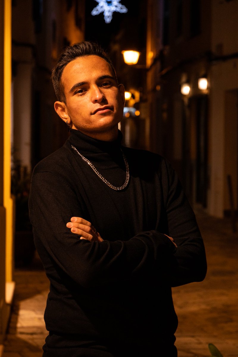 Jesustm1999's tweet image. Una duda existencial hay alguna forma de ser modelo?😅😂😂😂
@InsideShops que cueste que las fotos que me hago son de tu marca el cuello largo😀