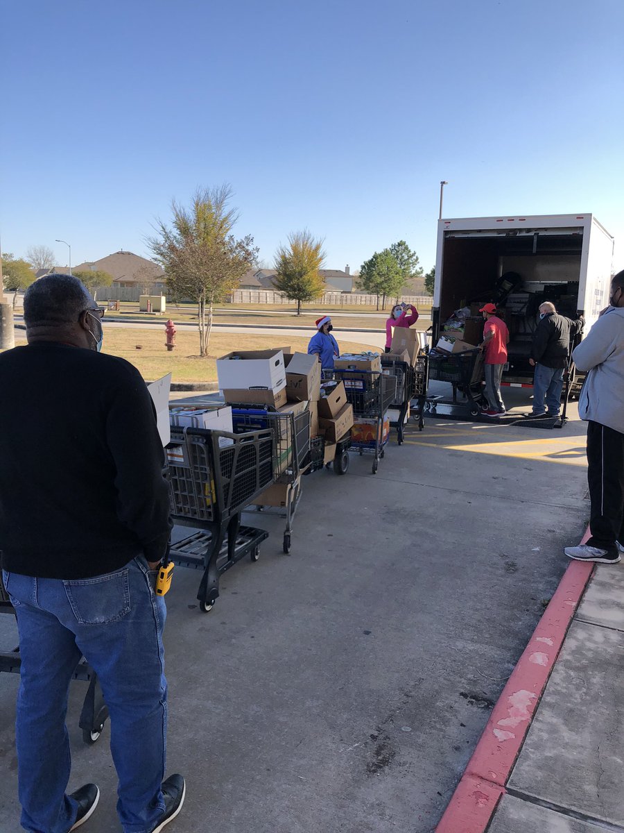 HumbleISD_RPE's tweet photo. Thank you RPE families for donating 2,021 canned goods to HAAM!  Thank you first grade for hosting this event. HAAM informed us that we gave the most food of any school in the district!  Fabulous job treefrogs! @HumbleISD https://t.co/ewJ7gOZMs5
