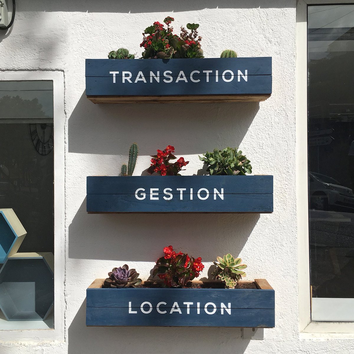 designmaker_off's tweet photo. Conception / Réalisation de la devanture de l'agence immobilière du Roucas Blanc.
#enseigne #devanture #peinture #paint #bois #wood #sign #frontshop #fabrication #jardinières #caissonlumineux #lightbox #typo #typography #marseille #immobilier #roucasblanc #plante #designmaker https://t.co/QwC77mwu6C