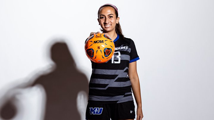 marymountu's tweet photo. This week's #StudentSpotlight is on junior Taylor Memon!
She leads community engagement efforts for the womenโs soccer team and coordinates volunteer events with the KEEN Kids in Sports program, and also works at the St. Andrewโs Church Garden of Hope. #LearnWithPurpose https://t.co/yugpZ2mAJK