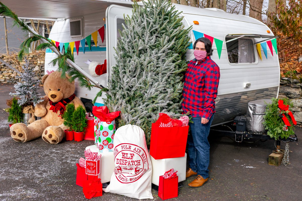 mirandacreative's tweet image. Did you know there are multiple species of pine trees? Our favorite is the Douglas Fur! Featured here with our... favorite Doug 🎄✨❤️
#MirandaCreative #love #holiday2020 #HappyCampers2020