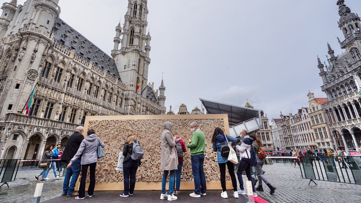 germanyintheeu's tweet photo. In the last six months the #DisappearingWall appeared all over #Europe. The citizens of Europe then made them “disappear” again. Thank you to @goetheinstitut for realizing such a unique interactive installation as part of #EU2020DE’s cultural programme! #GoetheForEurope https://t.co/2q3cSCFASd
