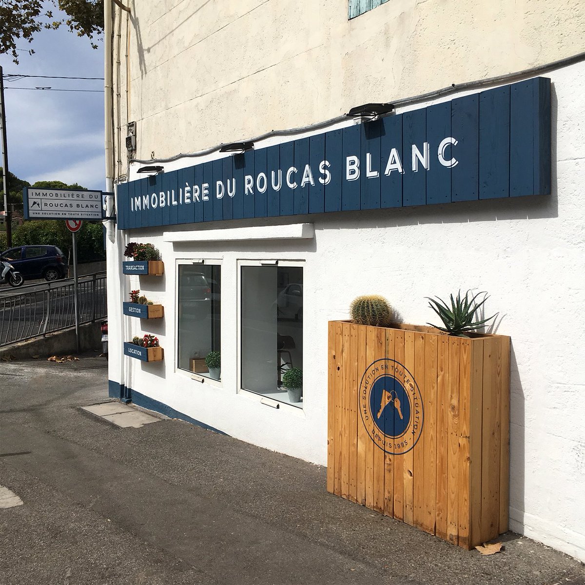 designmaker_off's tweet photo. Conception / Réalisation de la devanture de l'agence immobilière du Roucas Blanc.
#enseigne #devanture #peinture #paint #bois #wood #sign #frontshop #fabrication #jardinières #caissonlumineux #lightbox #typo #typography #marseille #immobilier #roucasblanc #plante #designmaker https://t.co/QwC77mwu6C