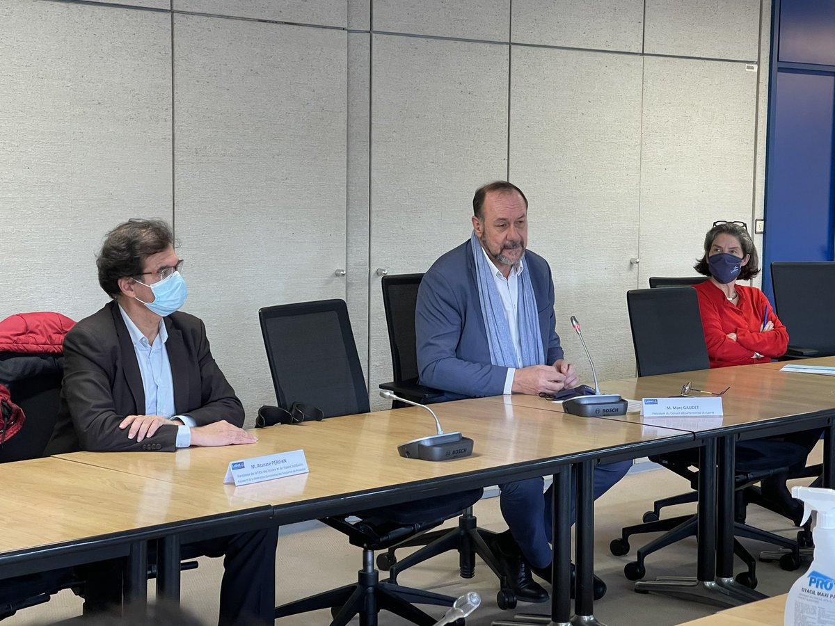 Marc Gaudet Président du département du <a href="/leloiret/">Le Loiret</a>, Pauline Martin Présidente de l’association des Maires du Loiret et <a href="/AtanasePerifan/">Atanase Périfan ‏ن</a> créateur de la <a href="/FDV_Officiel/">La Fête des Voisins</a> et Voisins Solidaires ont annoncé le lancement de #lHeureCivique lors de la conférence de presse ce jeudi 17 décembre