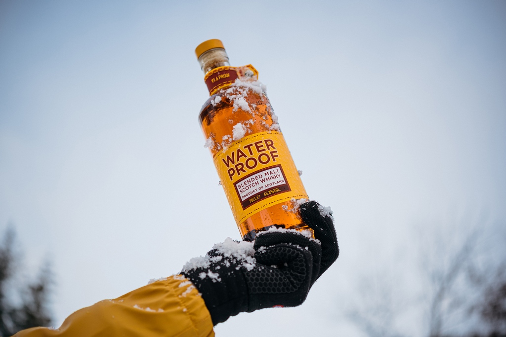 WaterProofMalt's tweet photo. Put the bottle down before engaging in snowball fights. Please snowball fight and drink responsibly.
#WinterIsComing
#NoWinterIsHere
#MerryChristmas
#Snow
#SpiritOfTheOutdoors https://t.co/BO0izPTC53