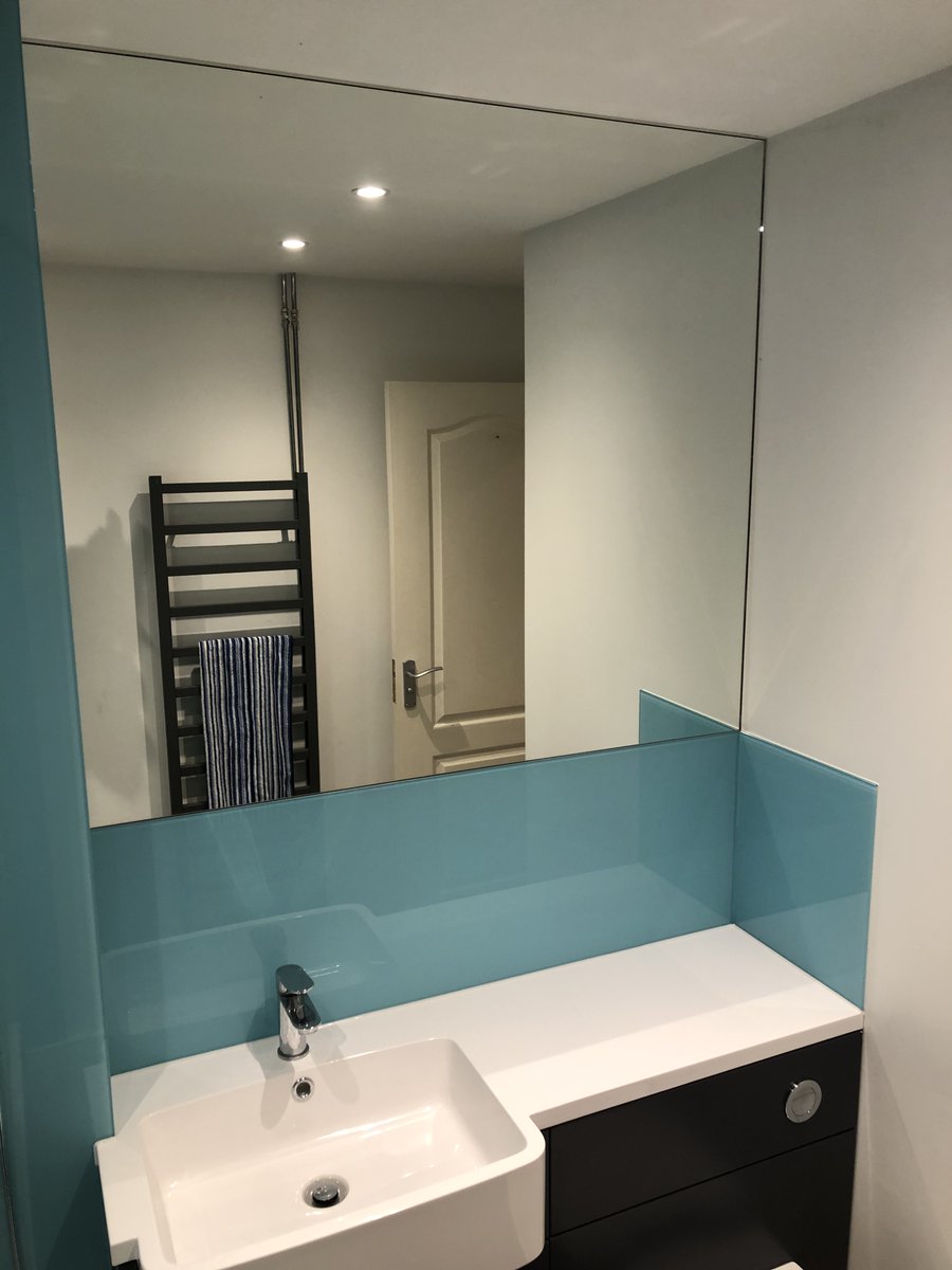 ClearGlassCB24's tweet photo. At Clear Glass we can make your design dreams a reality! 💭
Just take a look at this bathroom including shower wall splashbacks, a shower screen and a mirror. All installed by our expert fitting team! https://t.co/vVeQL9EZzW