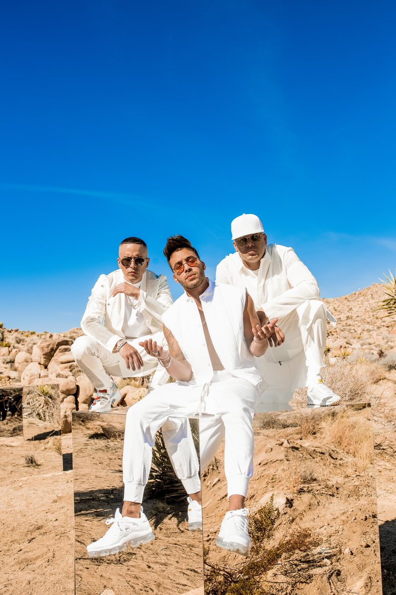wisinyyandel's tweet photo. HOY a las 6PM EST el video de #UNAAVENTURA @PrinceRoyce junto a @wisinYyandel 👽🤴🏻👽 https://t.co/EZmT39k3EG
