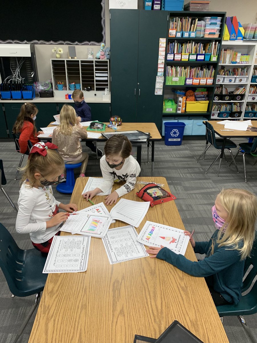 Peer scoring All About nonfiction essays. #firstgradesmarties! ⁦<a href="/rockenbaughES/">Rockenbaugh ES</a>⁩ ⁦<a href="/Carrollisd/">Carroll ISD</a>⁩