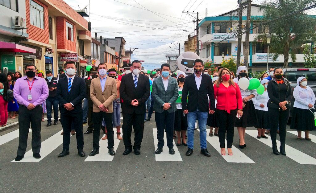 eberarroyoj's tweet photo. Participamos en la inauguración de #PostesInteligentes, entre el Municipio de Morona y el @ECU911_, en la ciudad de Macas, provincia de Morona Santiago. Este proyecto mejora la videovigilancia y fortalece la seguridad ciudadana en la ciudad. #ECU911 https://t.co/deV6VAyqF2