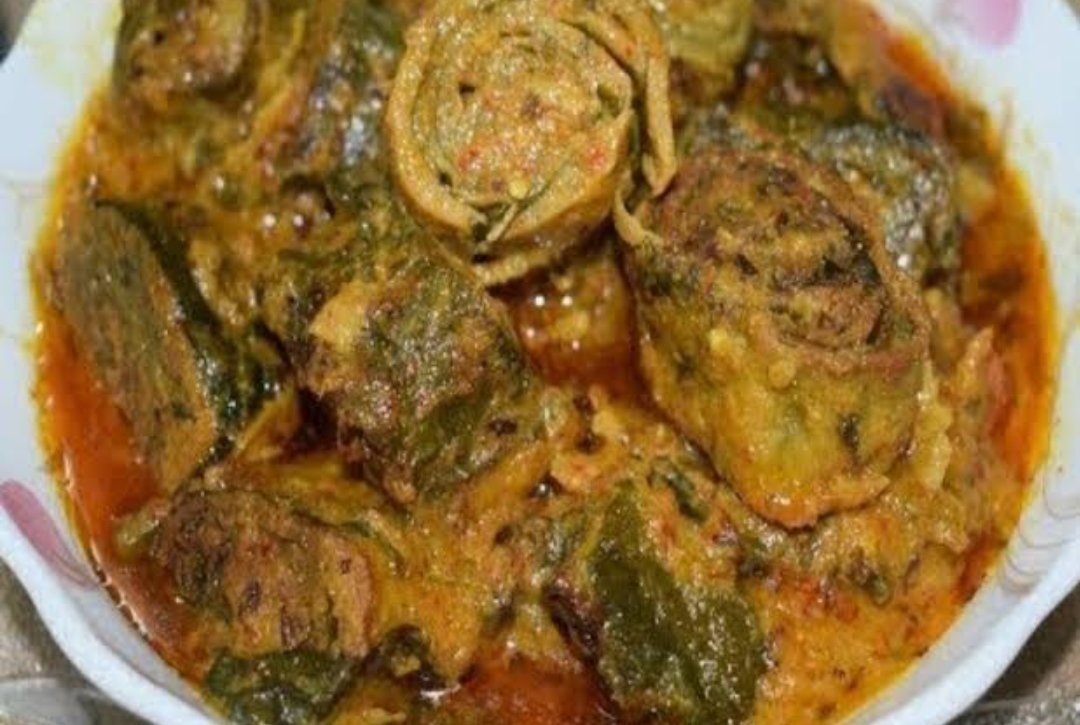 using Masoor daal paste or chana Besan, spices and khatai. These leaf-daal rolls are then steamed, cut into coin size pieces n deep fried in mustard oil. It's eaten like Pakodas and added to garam masala gravy. Taste, just don't ask!!