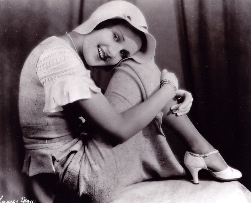 classicblondess's tweet photo. Happy 104th birthday to the girl who ruled 20th Century Fox. A top box office draw for a decade, Betty Grable was born in Saint Louis, Missouri. Betty’s parents, Lillian and Conn, had planned to stop after two children, but when their son passed away, they decided to have another https://t.co/TeYj29sJop