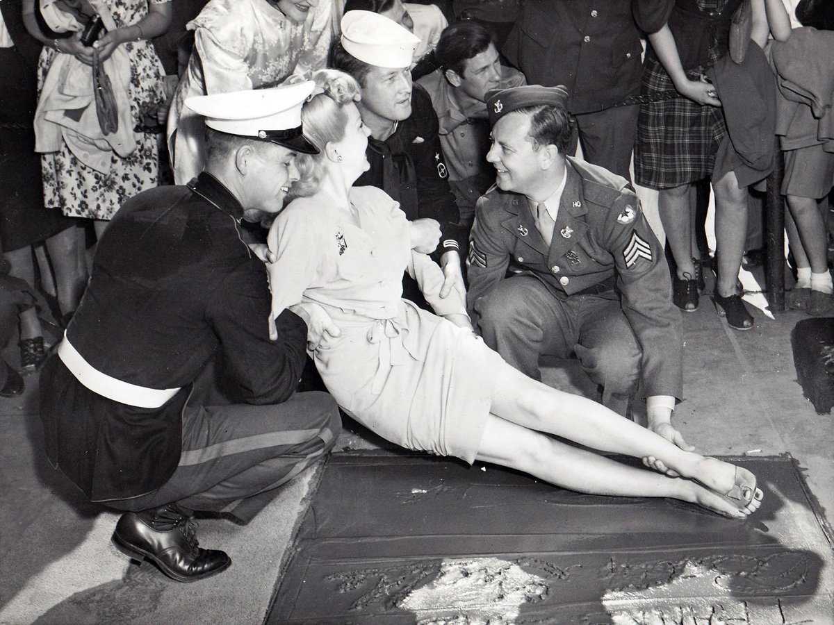 classicblondess's tweet photo. Happy 104th birthday to the girl who ruled 20th Century Fox. A top box office draw for a decade, Betty Grable was born in Saint Louis, Missouri. Betty’s parents, Lillian and Conn, had planned to stop after two children, but when their son passed away, they decided to have another https://t.co/TeYj29sJop