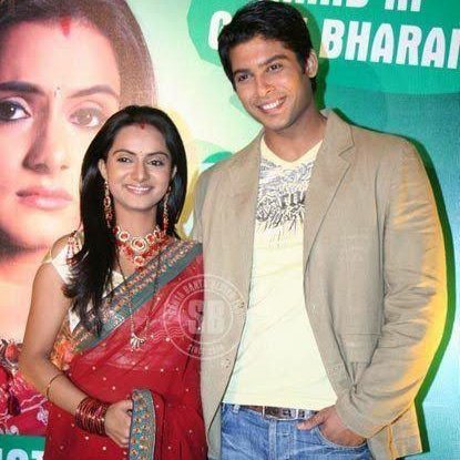 Well....a random thought!!Here's a thread of actor  @sidharth_shukla × his on screen characters!!!In short...A look into variations of his work!!His choice of work is always>>>BABUL KA ANGAN CHOOTEY NA     (2008-2009) "SHUBH RANAWAT"   The Boss!!