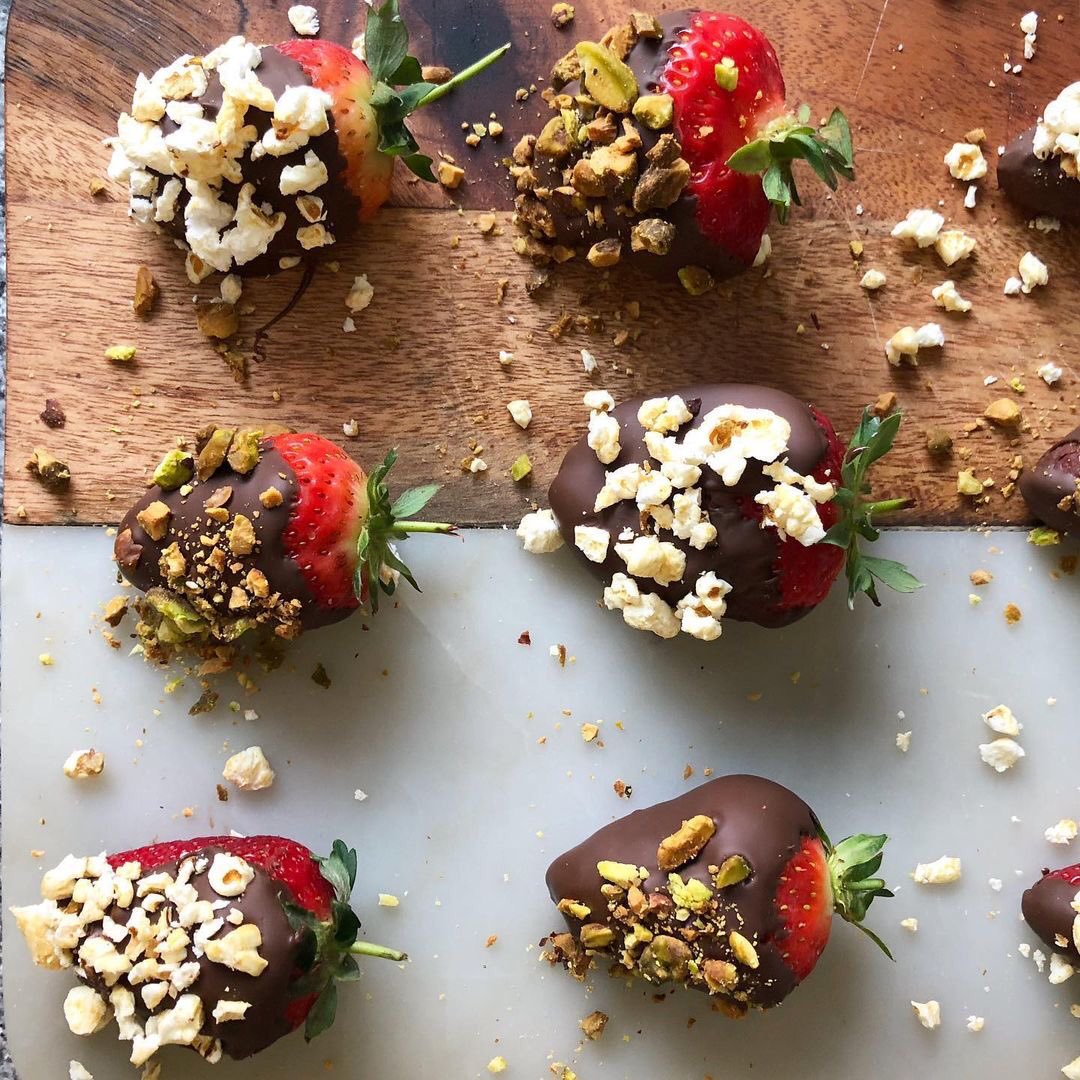Movie night snack? SORTED with Wonderful Pistachios! 💚

Try dipping some strawberries in some melted choc and sprinkle with pistachios and popcorn!

Thanks @blossoming.gem