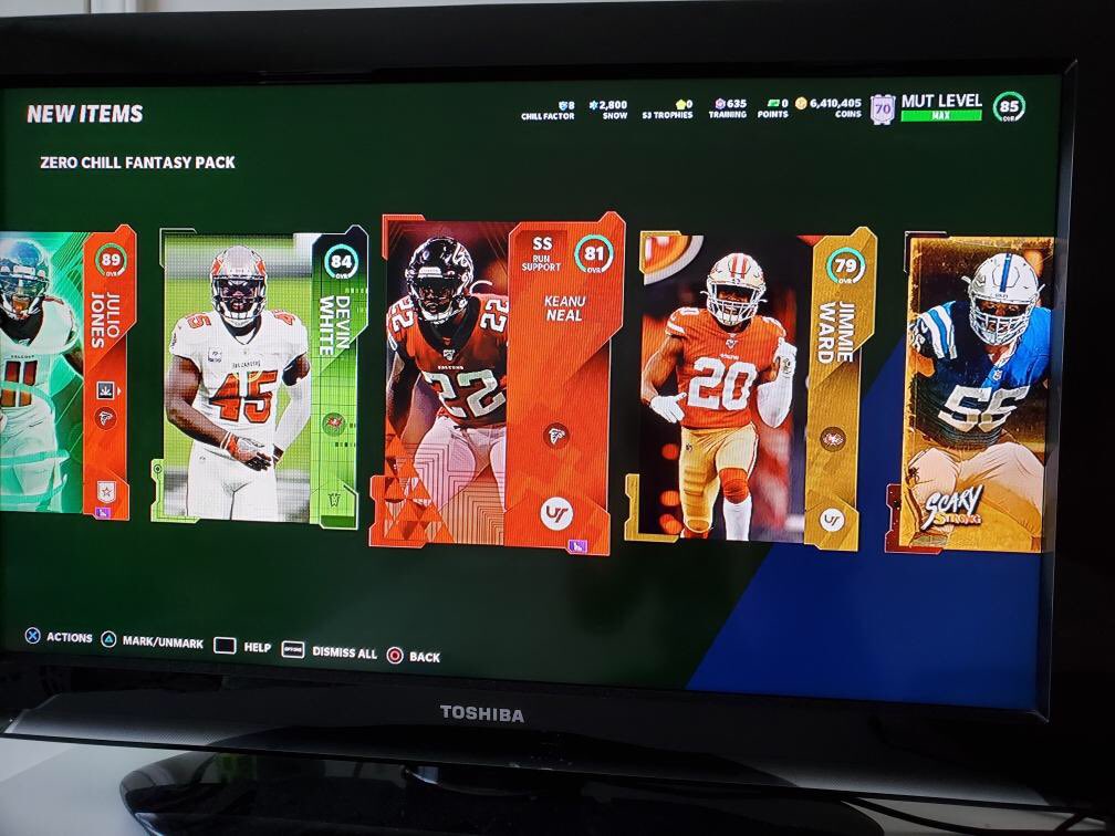 MaddenUTCouple's tweet photo. @Scomo843 @Zirksee @Samiyosyoutube @TheActualCC is this the greatest bundle battle pack ever?? 34 point pack!!! https://t.co/S1wIm3KVvO