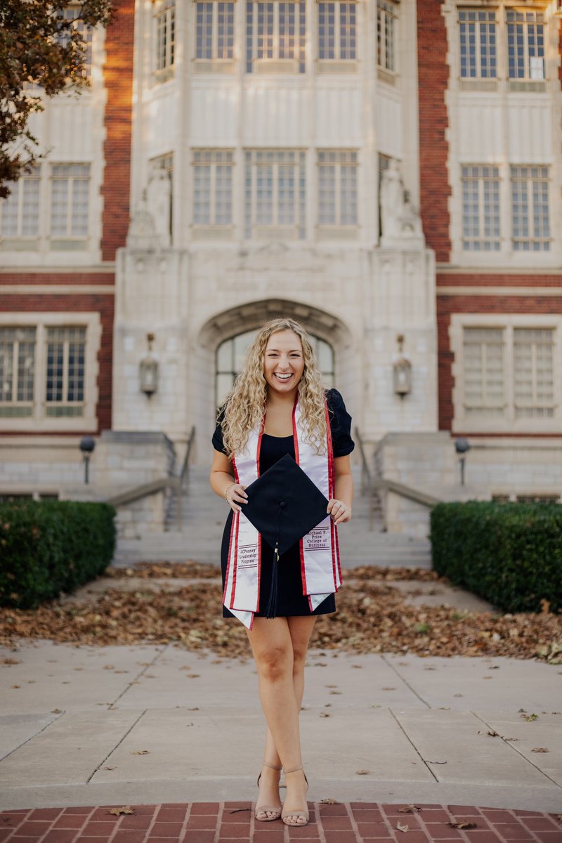 UofOklahoma's tweet photo. Today is a day worth celebrating. You did it, #OU2020!

Congratulations to all those graduating today. The OU community celebrates your success and is immensely proud of you! ⭕️☝️🎓 https://t.co/1a5by5bo4M